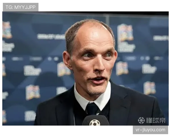 特写：图赫尔与安切洛蒂赛前握手，两位欧冠冠军教头的对视